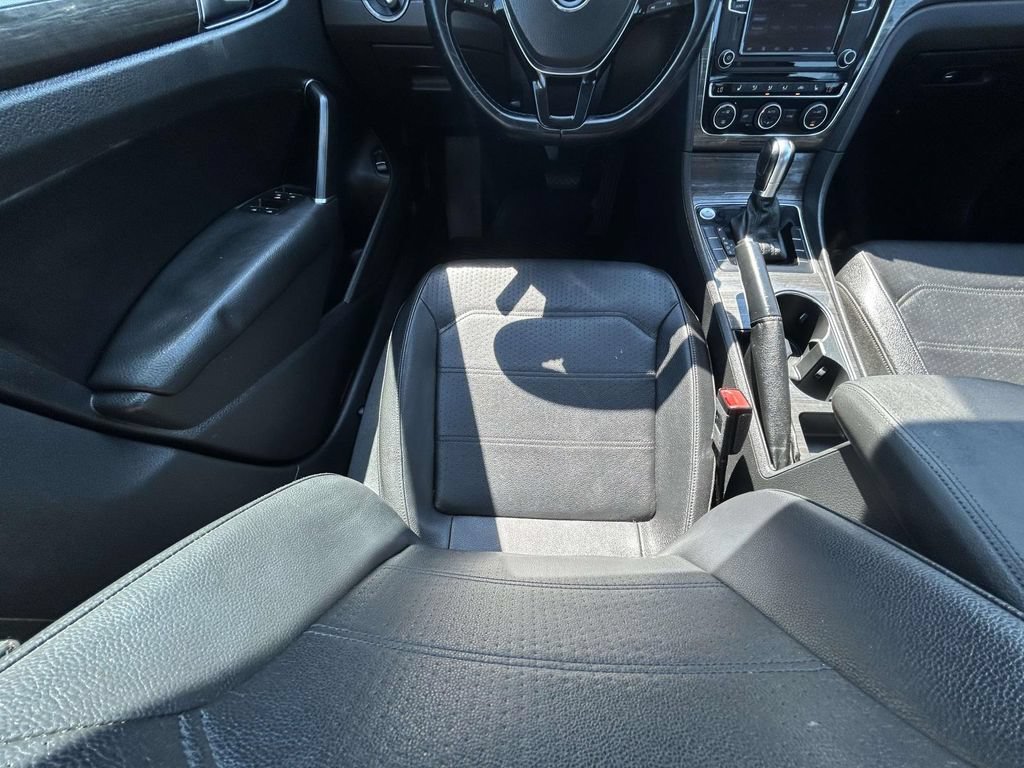 Used 2017 Volkswagen Passat 1.8T SE FWD image 13