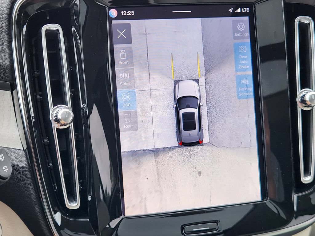 Certified 2025 Volvo XC40 B5 Plus AWD/4WD image 26