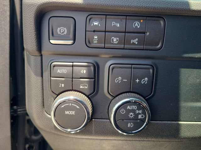 Used 2025 Chevrolet Suburban High Country AWD/4WD image 27