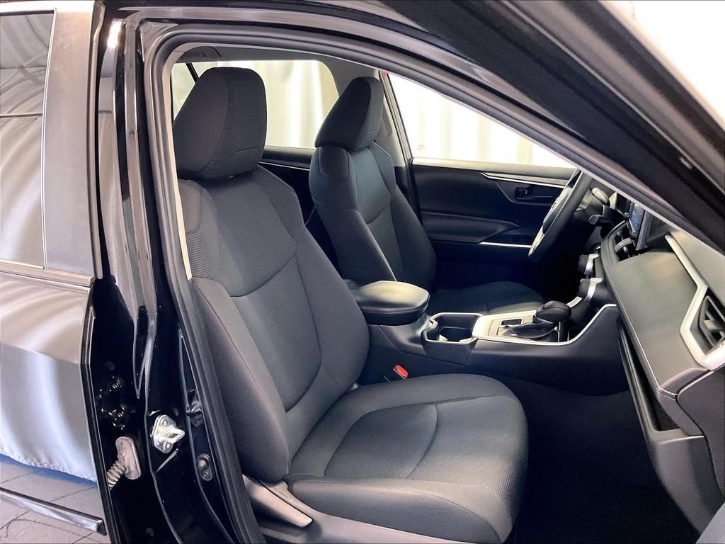 Certified 2021 Toyota RAV4 LE AWD/4WD image 11