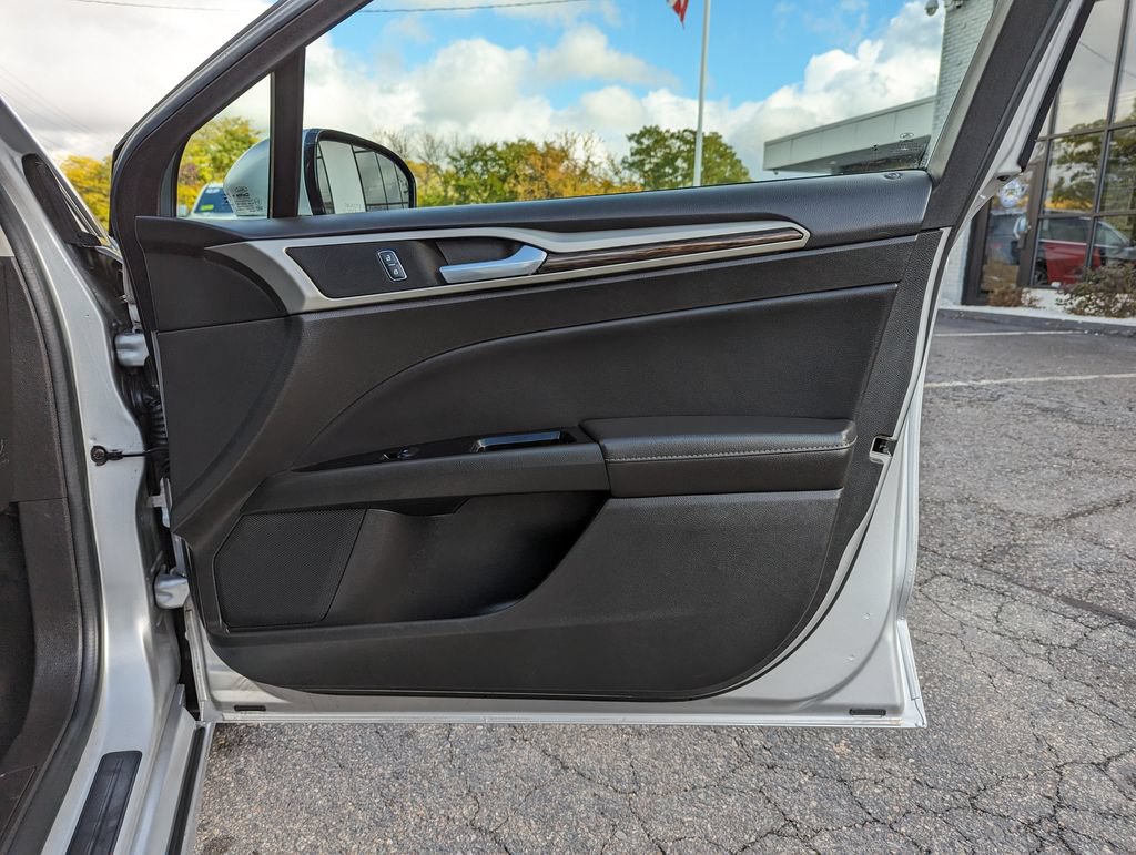 Used 2014 Ford Fusion Energi SE w/ Driver Assist Package FWD image 28