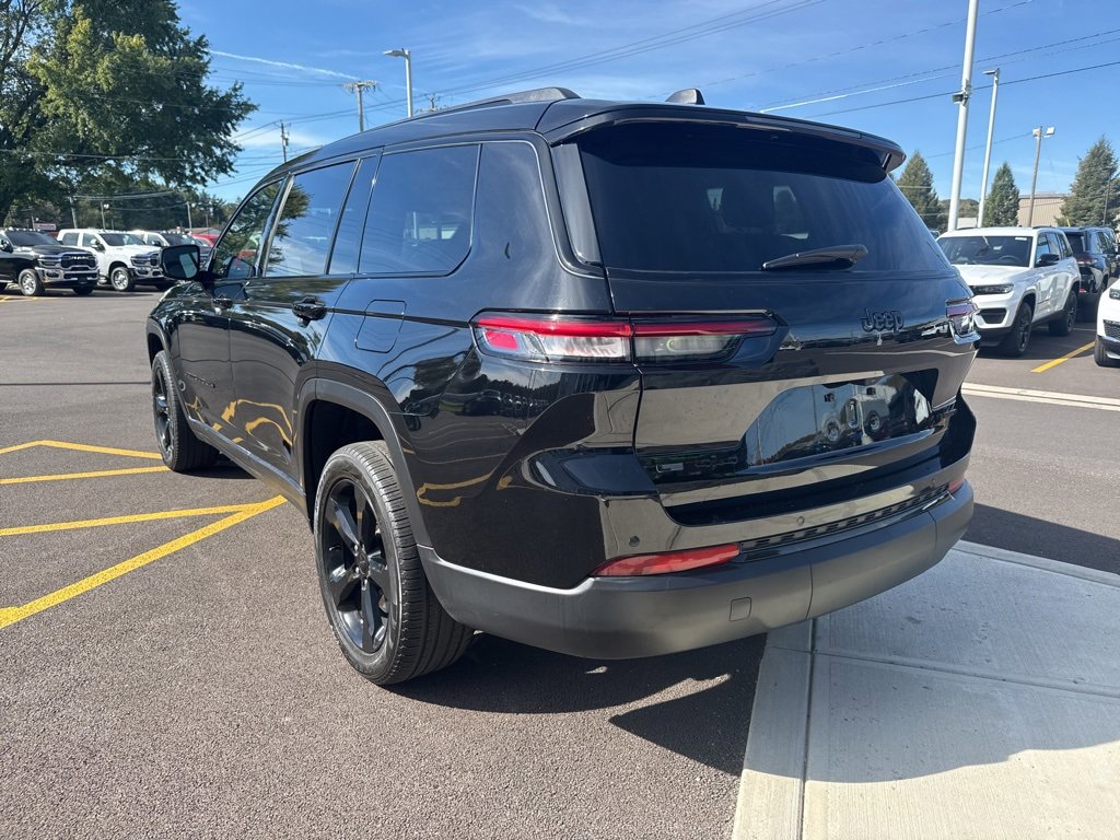 Used 2023 Jeep Grand Cherokee L Limited w/ Black Appearance Package image 5