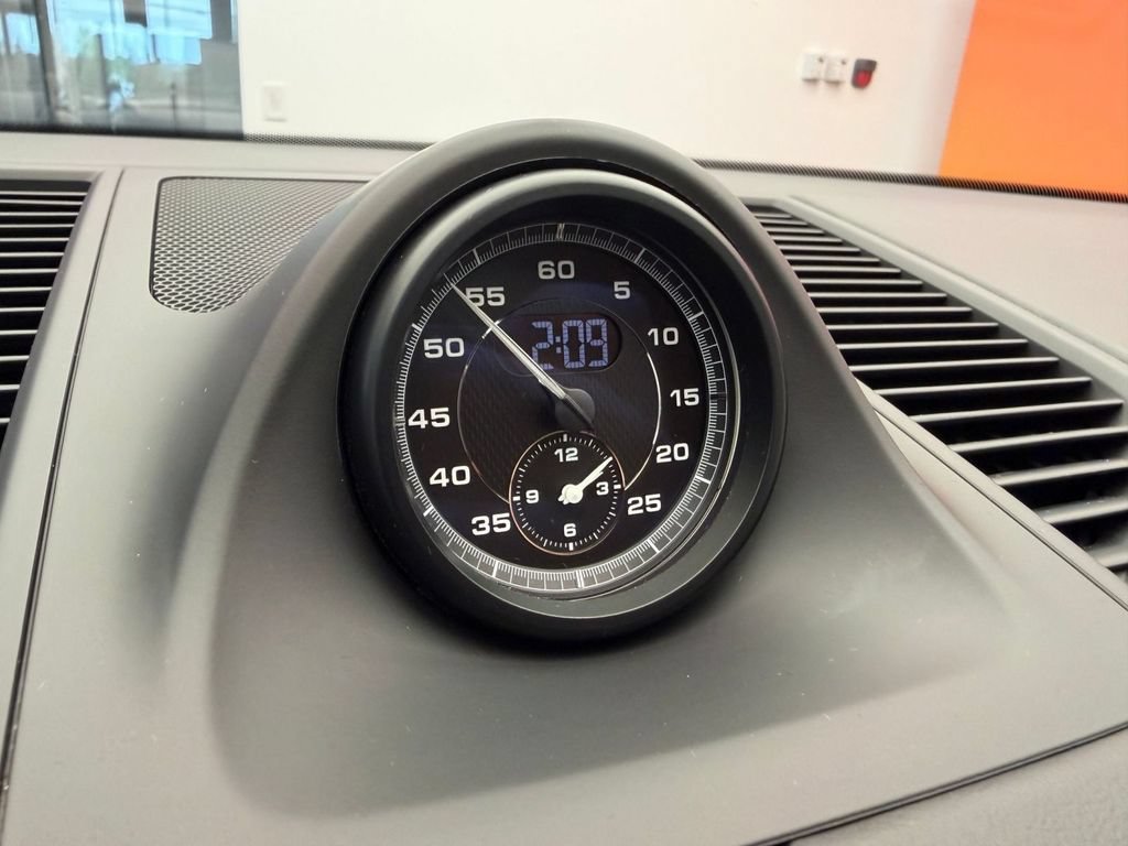 Used 2024 Porsche Macan Turbo AWD/4WD image 11
