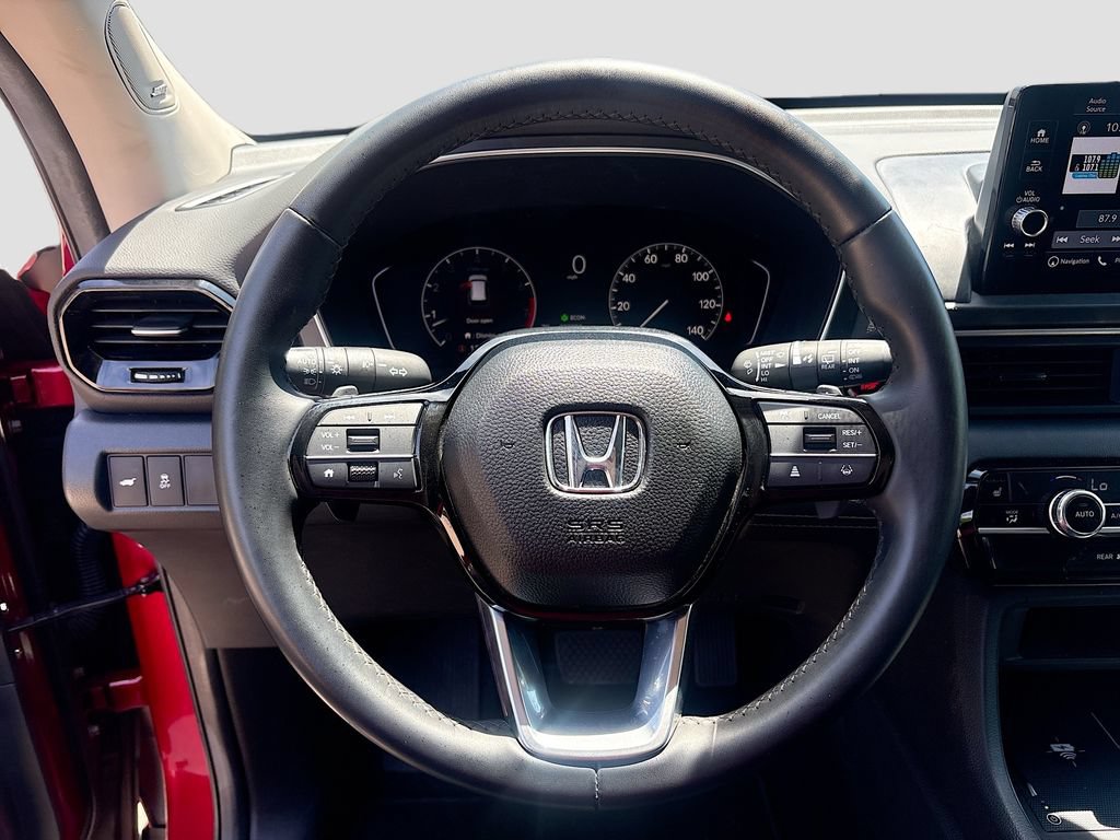 Used 2025 Honda Pilot Touring image 11