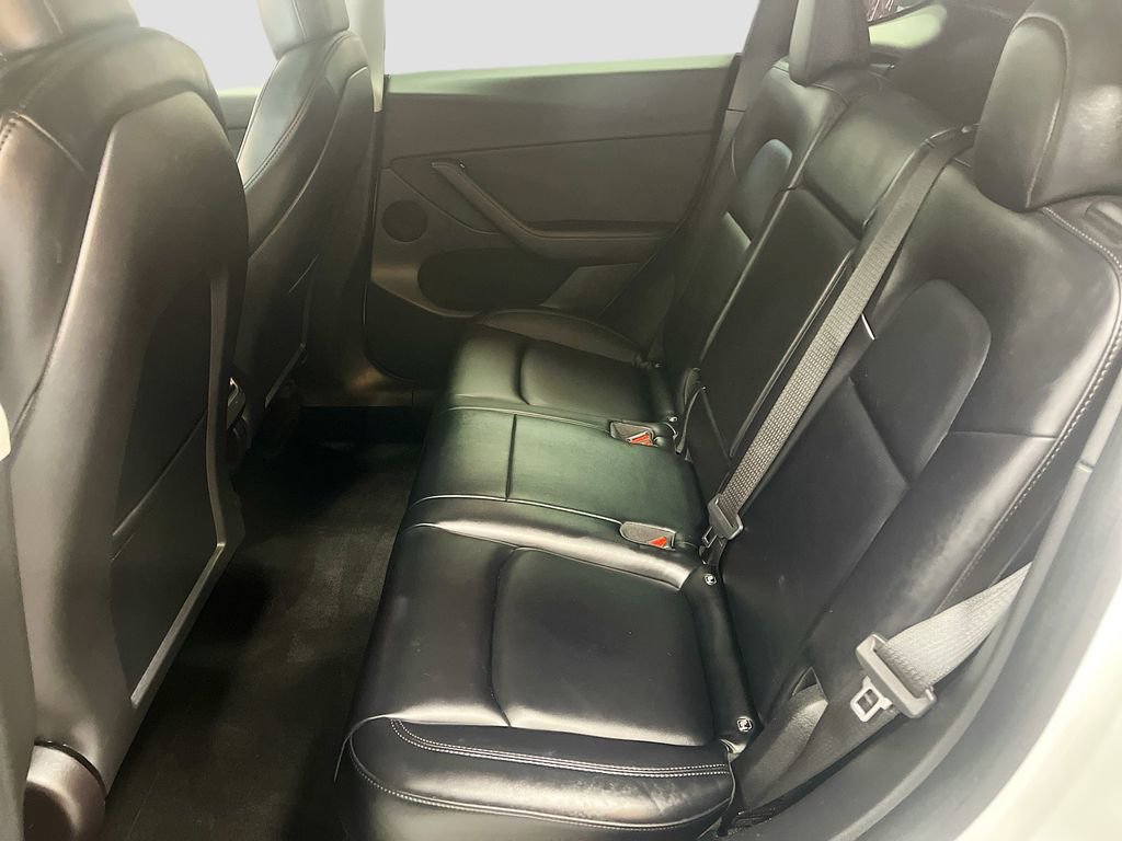 Used 2022 Tesla Model Y Long Range image 22