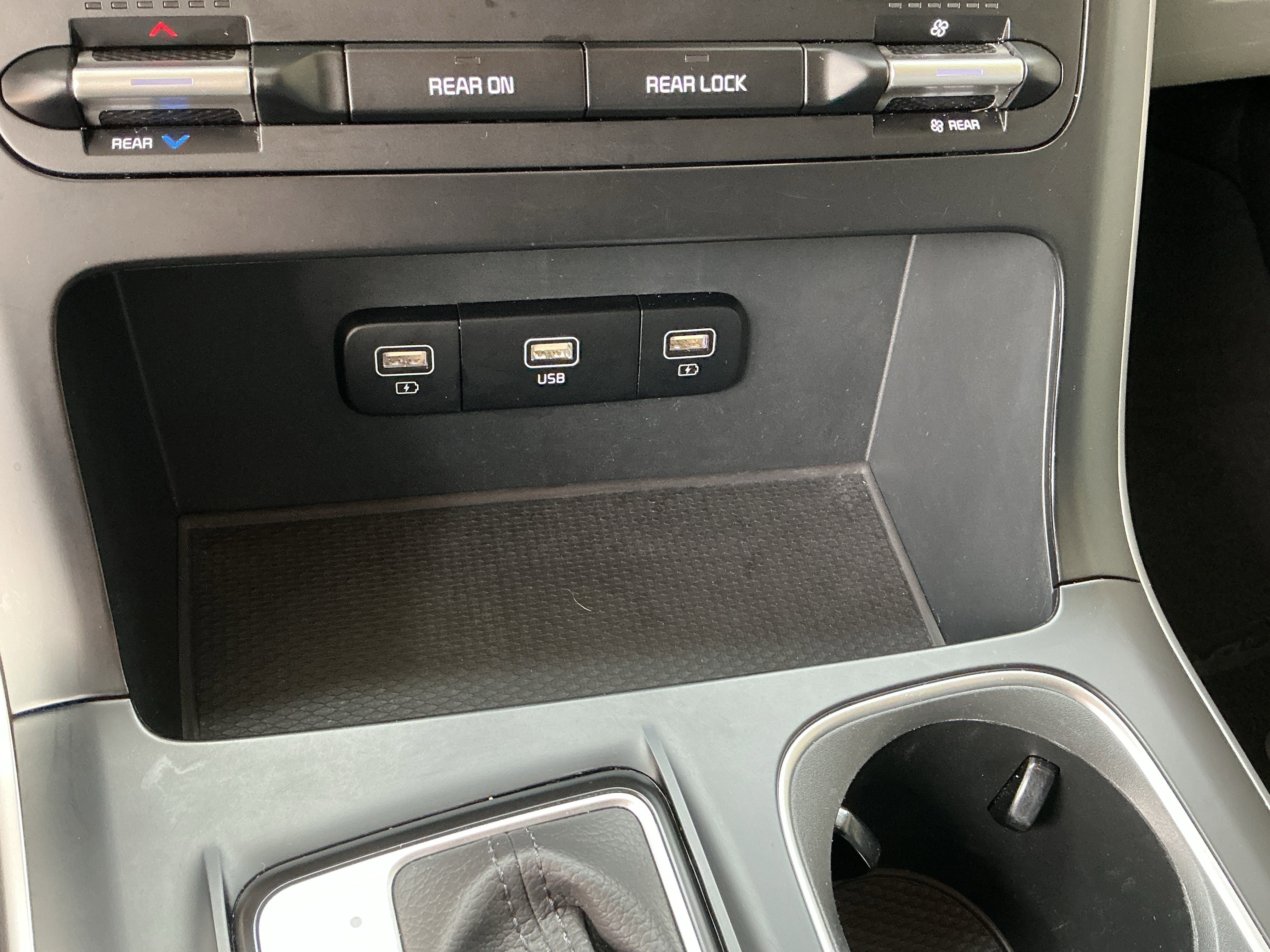 Used 2024 Kia Carnival LX image 31