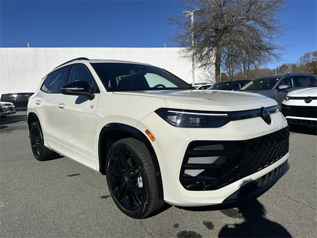 New 2026 Volkswagen Tiguan SE R-Line image 7