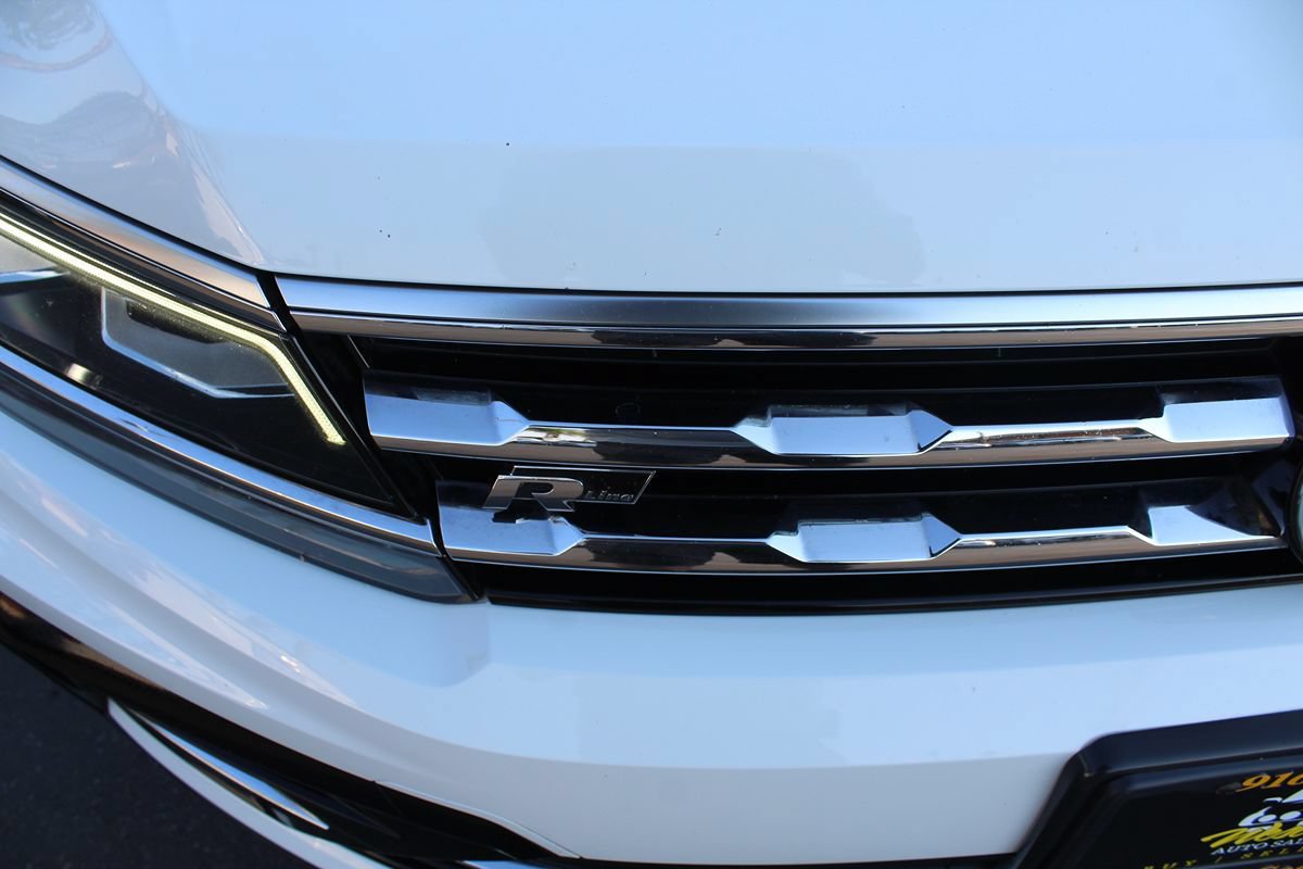 Used 2021 Volkswagen Tiguan SEL Premium R-Line w/ 3rd Row Seat Package AWD/4WD image 10