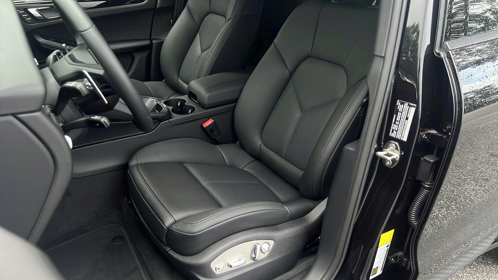 New 2026 Porsche Macan AWD/4WD image 15