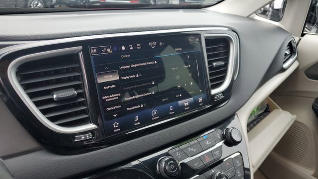 Certified 2024 Chrysler Pacifica Touring-L image 16