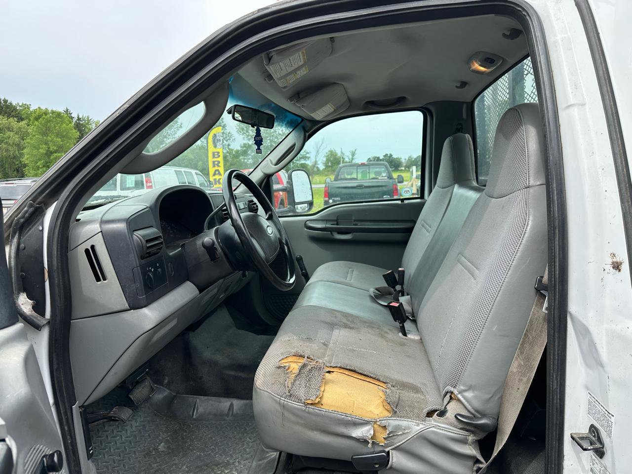 Used 2007 Ford F550 2WD Regular Cab Super Duty image 7
