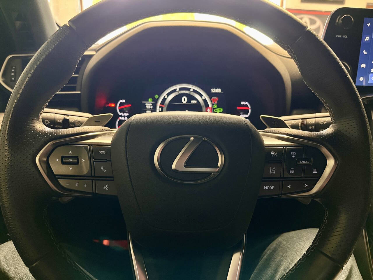 Used 2024 Lexus LX 600 F Sport image 12