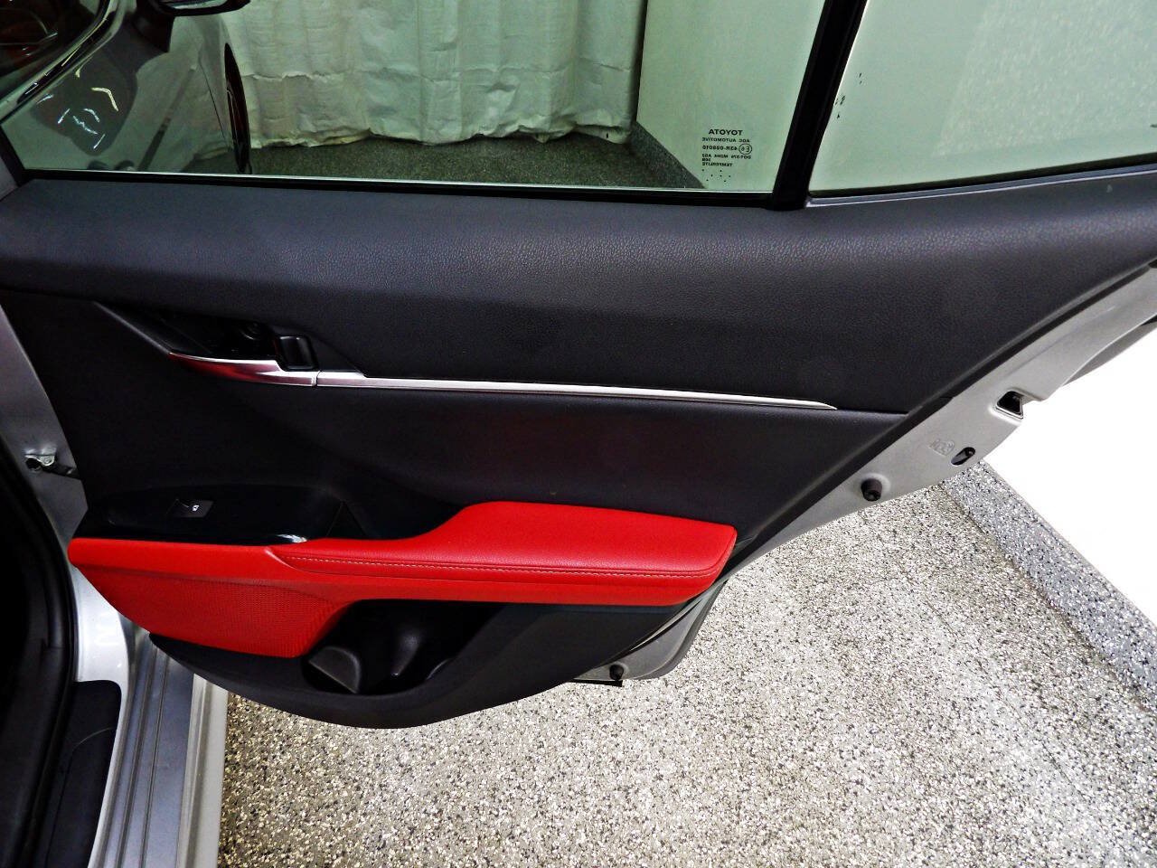 Used 2020 Toyota Camry XSE FWD image 12