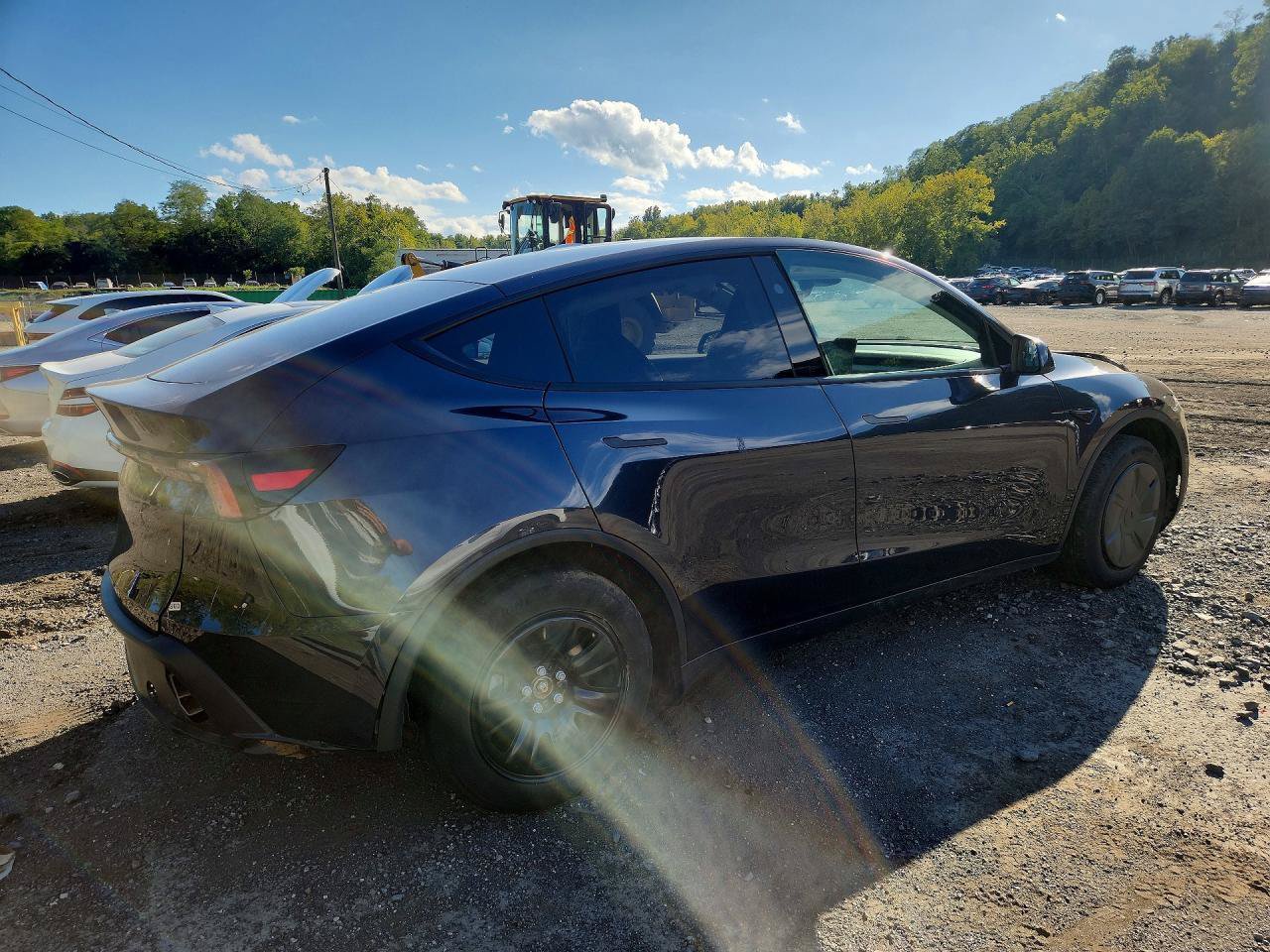 Used 2026 Tesla Model Y 2WD image 4
