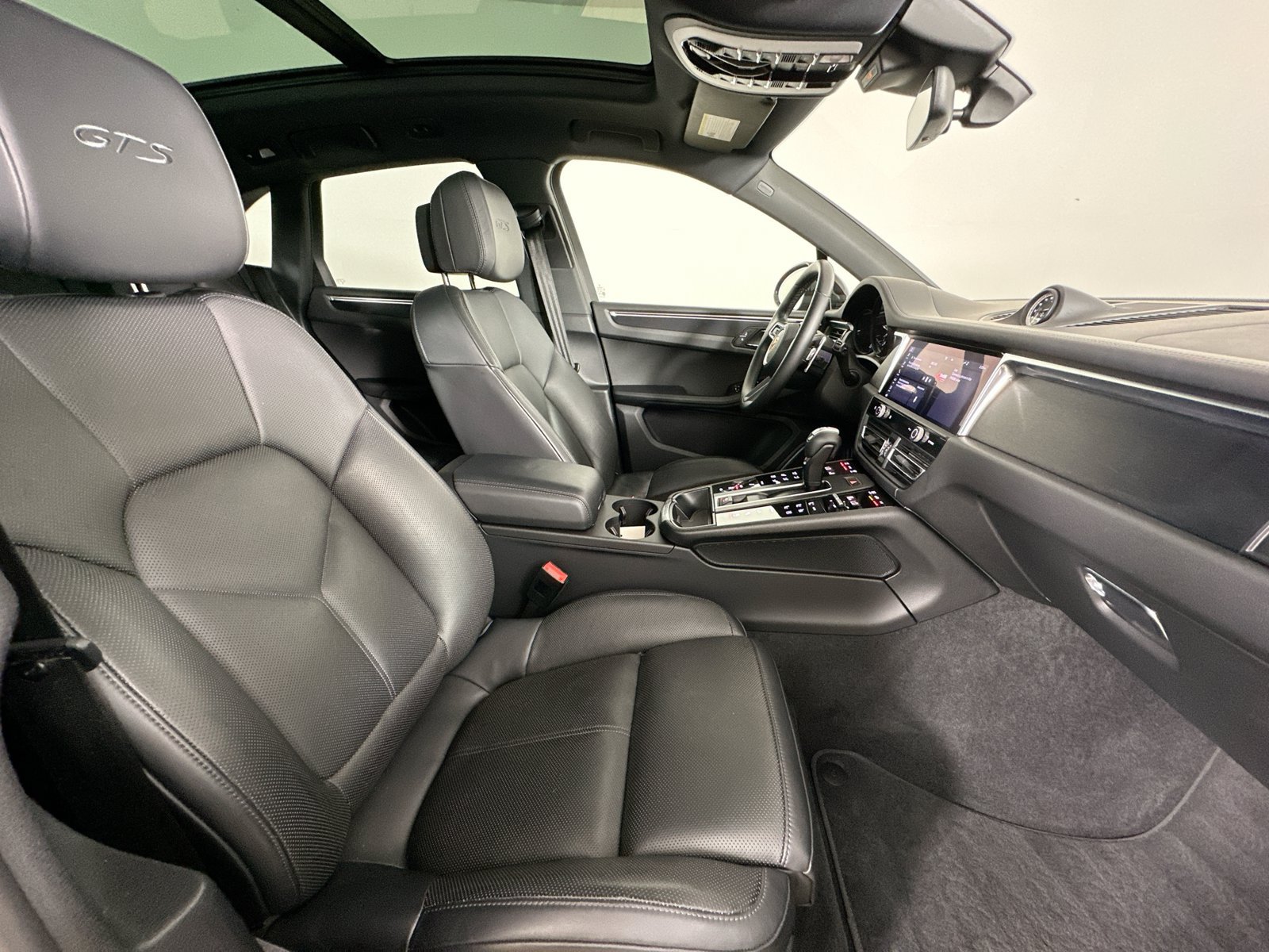 Certified 2024 Porsche Macan GTS w/ Premium Plus Package AWD/4WD image 45