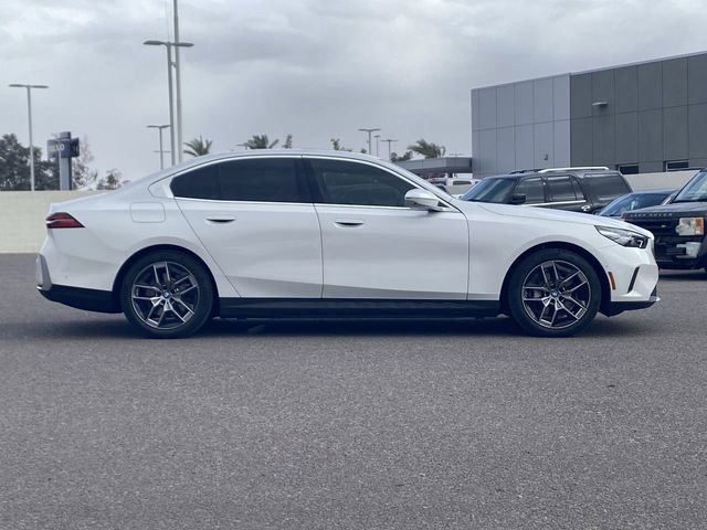 New 2025 BMW i5 eDrive40i w/ Premium Package image 5