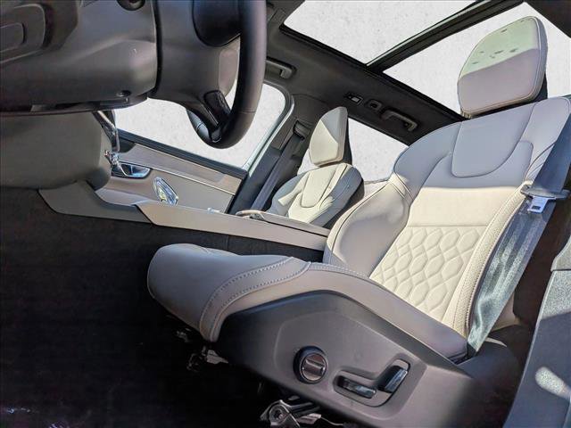 New 2026 Volvo XC90 T8 Plus w/ Protection Package Premier image 4