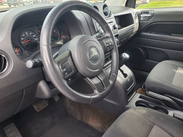 Used 2013 Jeep Compass Latitude FWD image 11