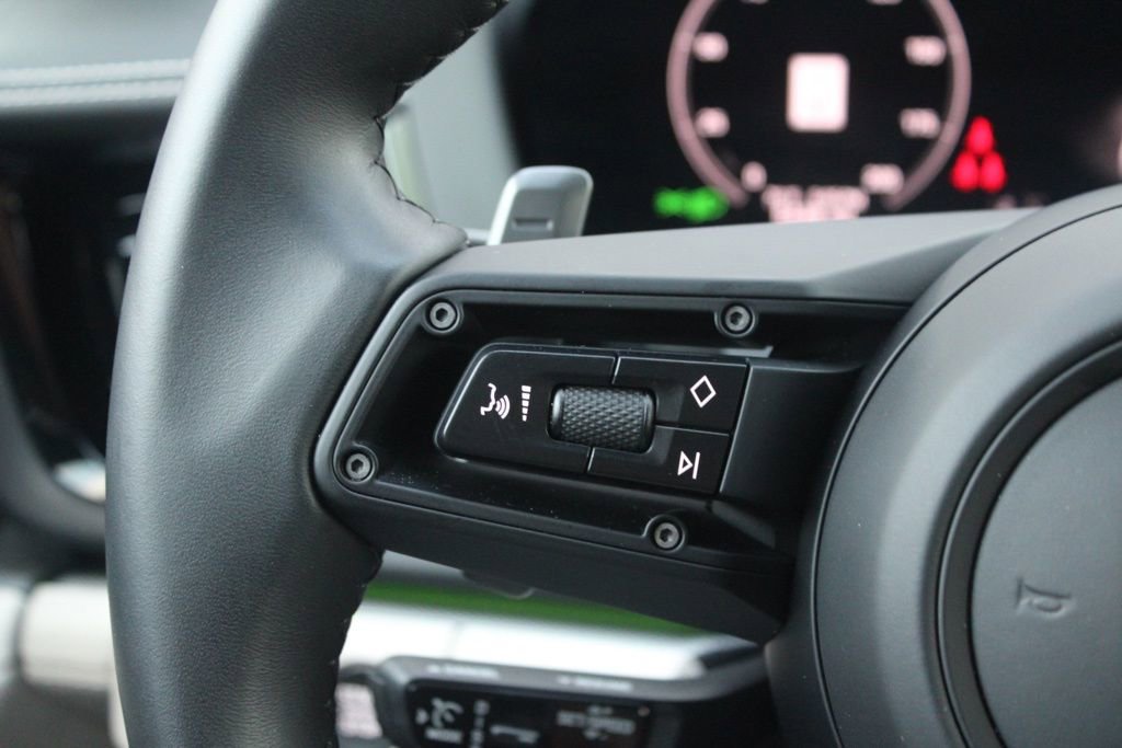 Certified 2025 Porsche Panamera image 23