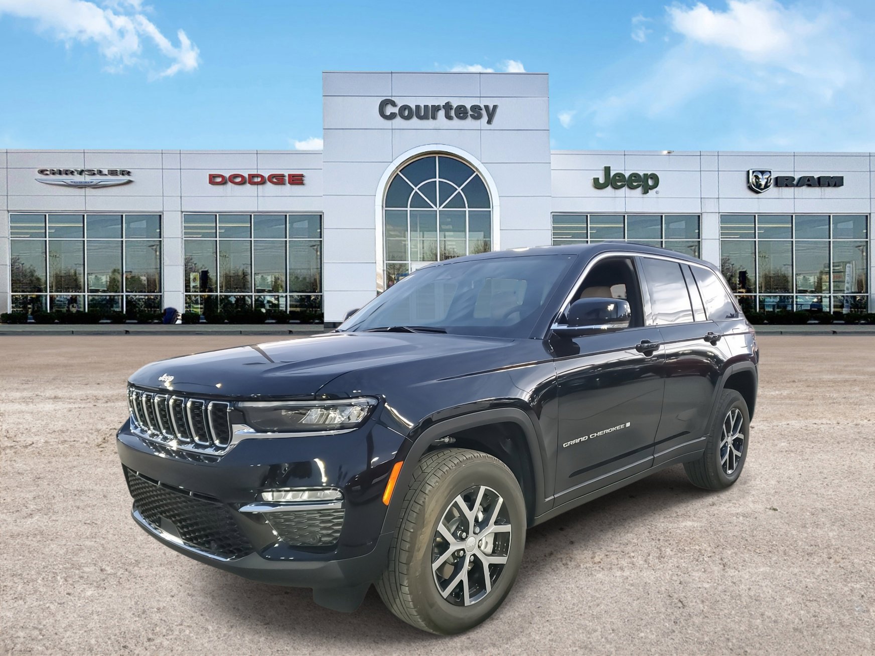 New 2025 Jeep Grand Cherokee Limited w/ Luxury Tech Group II image 2