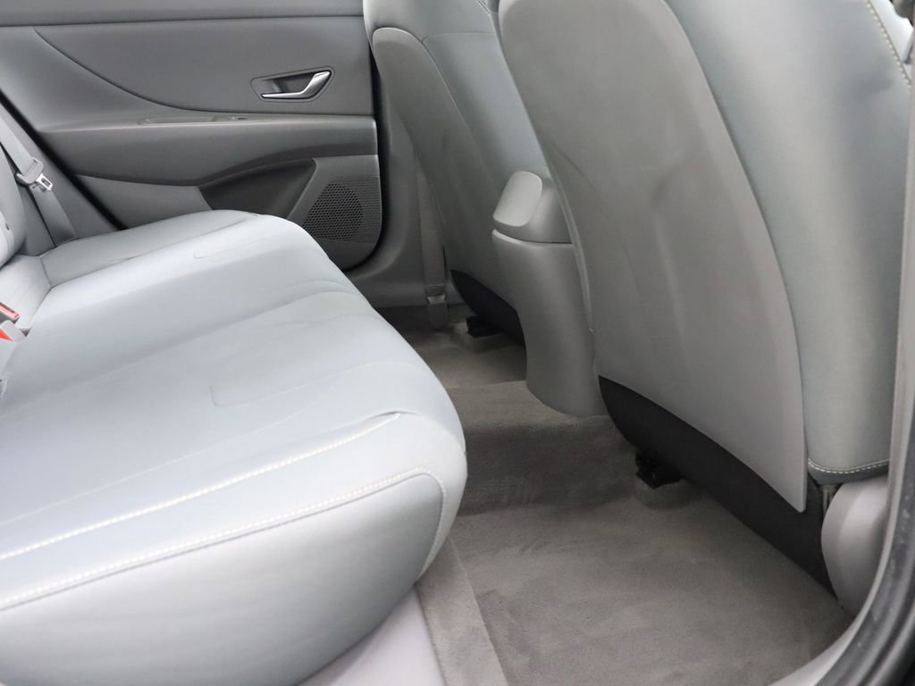 Used 2022 Hyundai Elantra SEL w/ Preferred Accessory Package image 28