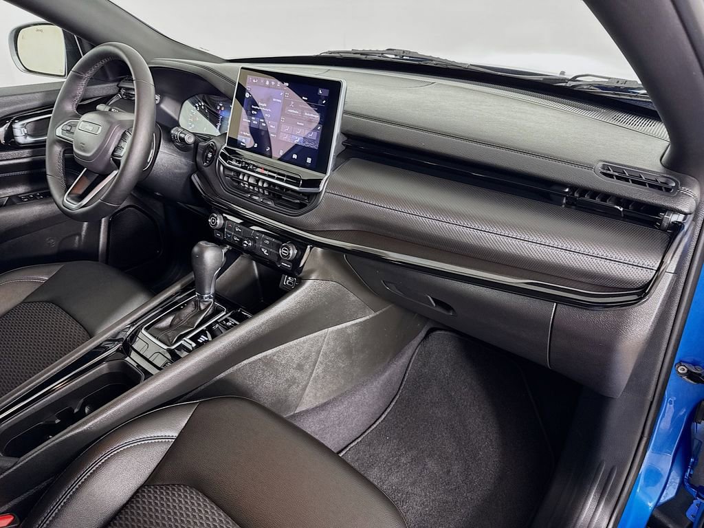 Used 2025 Jeep Compass Latitude w/ Altitude Special Edition image 33