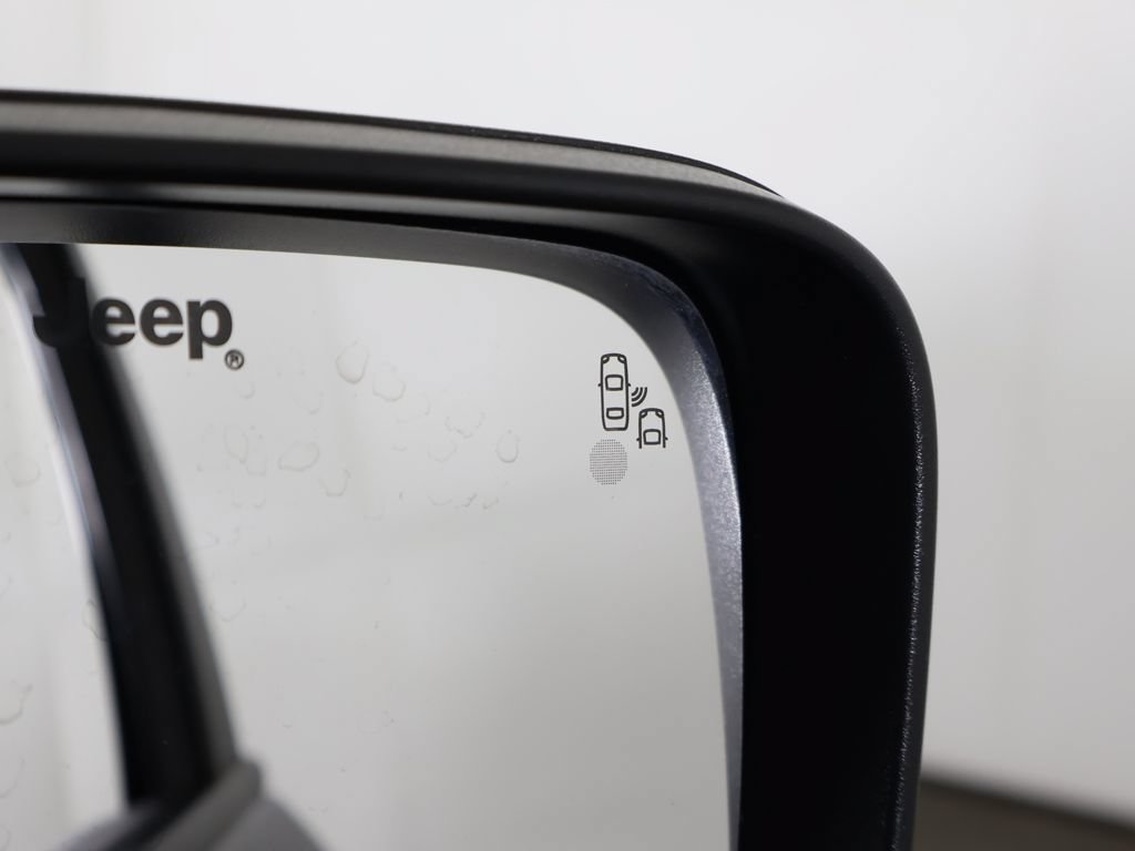 Used 2023 Jeep Renegade Latitude AWD/4WD image 34
