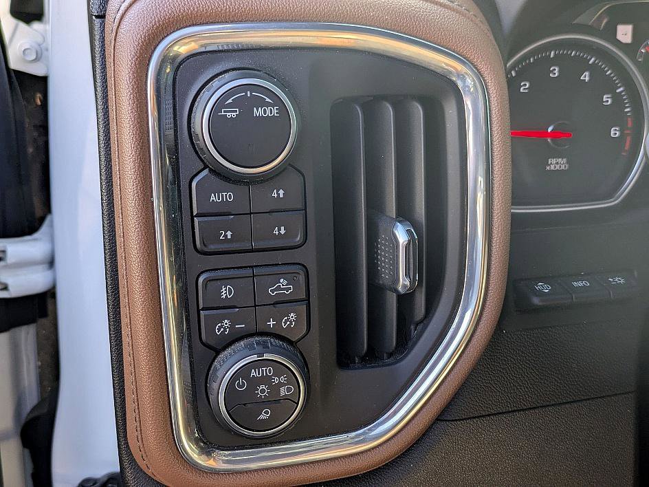 Used 2022 Chevrolet Silverado 1500 High Country w/ Technology Package image 17