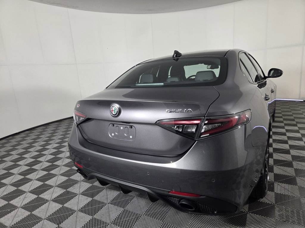 Used 2024 Alfa Romeo Giulia Veloce image 7
