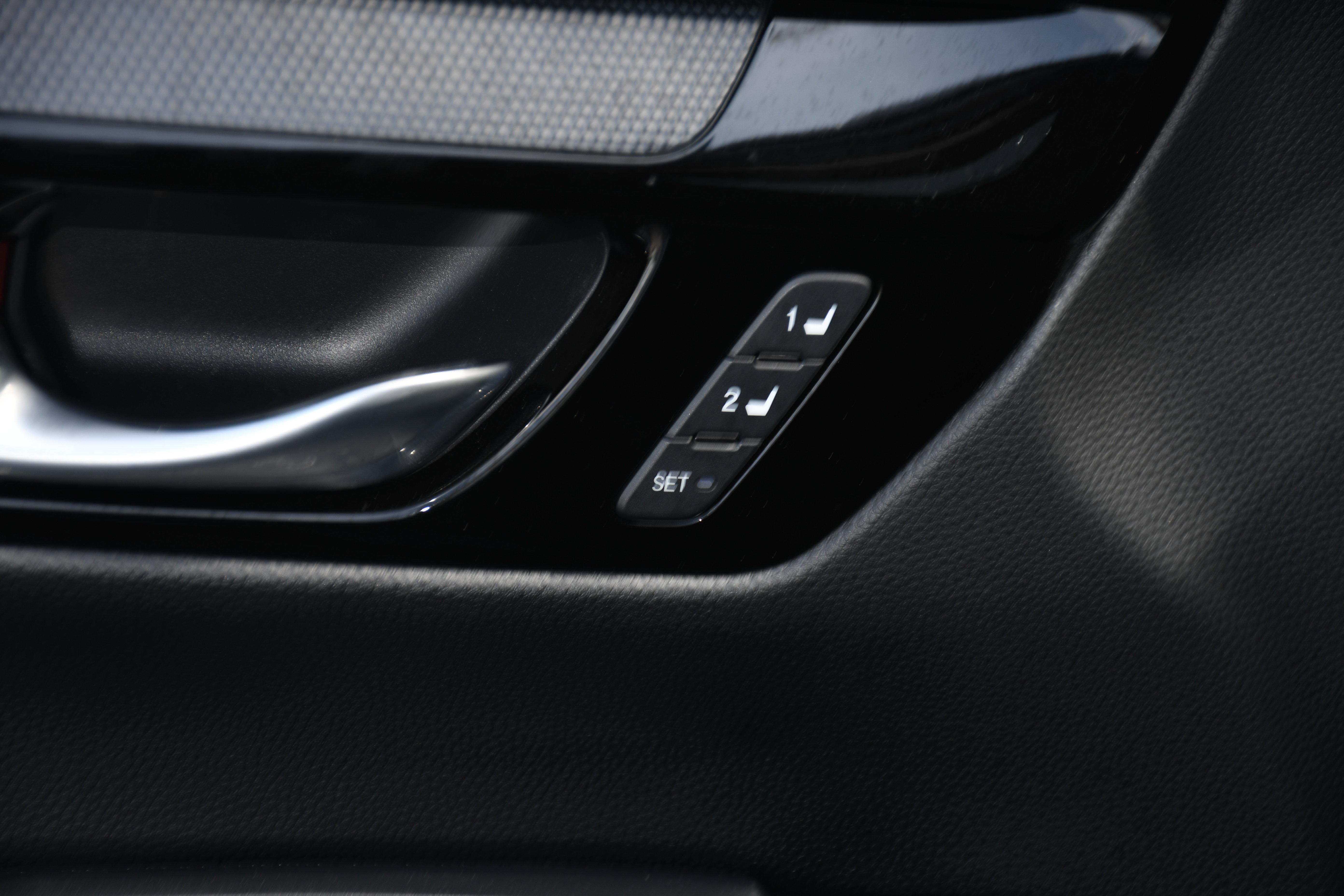 Used 2025 Honda CR-V EX-L image 12