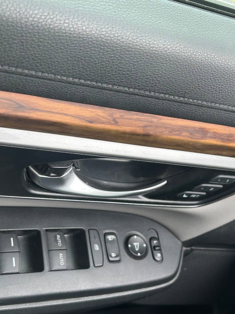 Used 2018 Honda CR-V Touring image 19