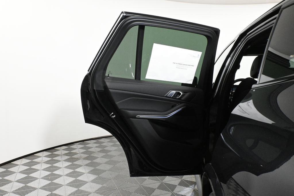 Used 2025 BMW X5 xDrive50e w/ M Sport Package image 33