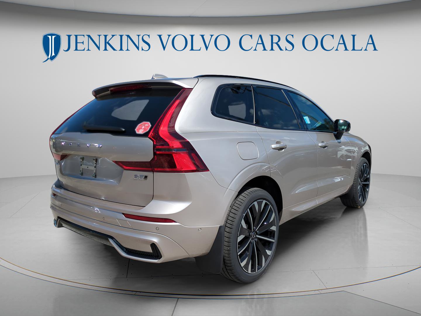New 2026 Volvo XC60 B5 Ultra w/ Climate Package image 3