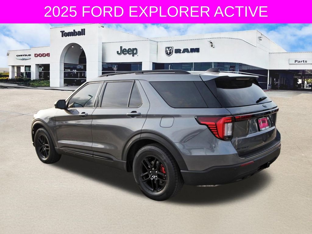 Used 2025 Ford Explorer Active RWD image 4