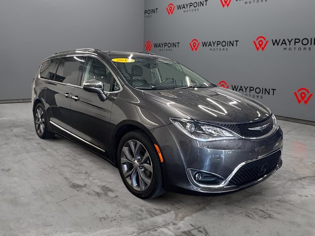 Used 2019 Chrysler Pacifica Limited w/ Tire & Wheel Group FWD image 1