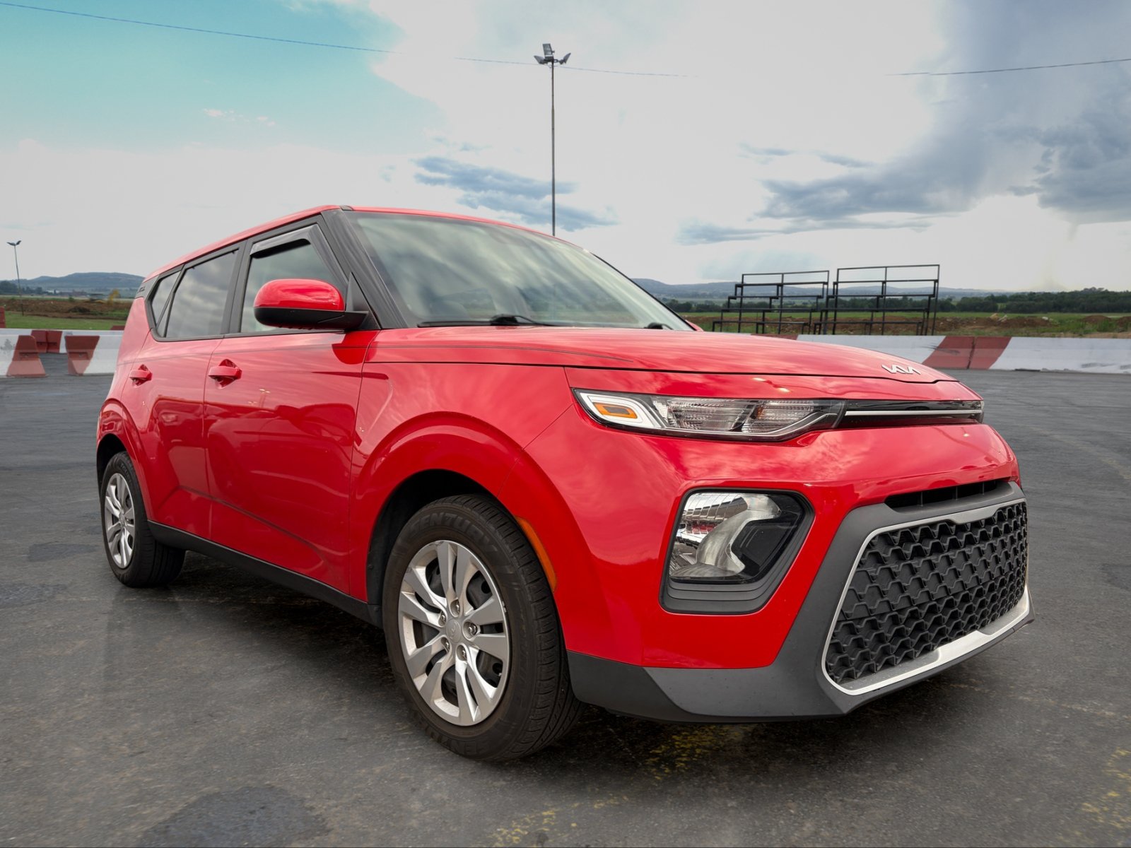 Certified 2022 Kia Soul LX FWD image 2