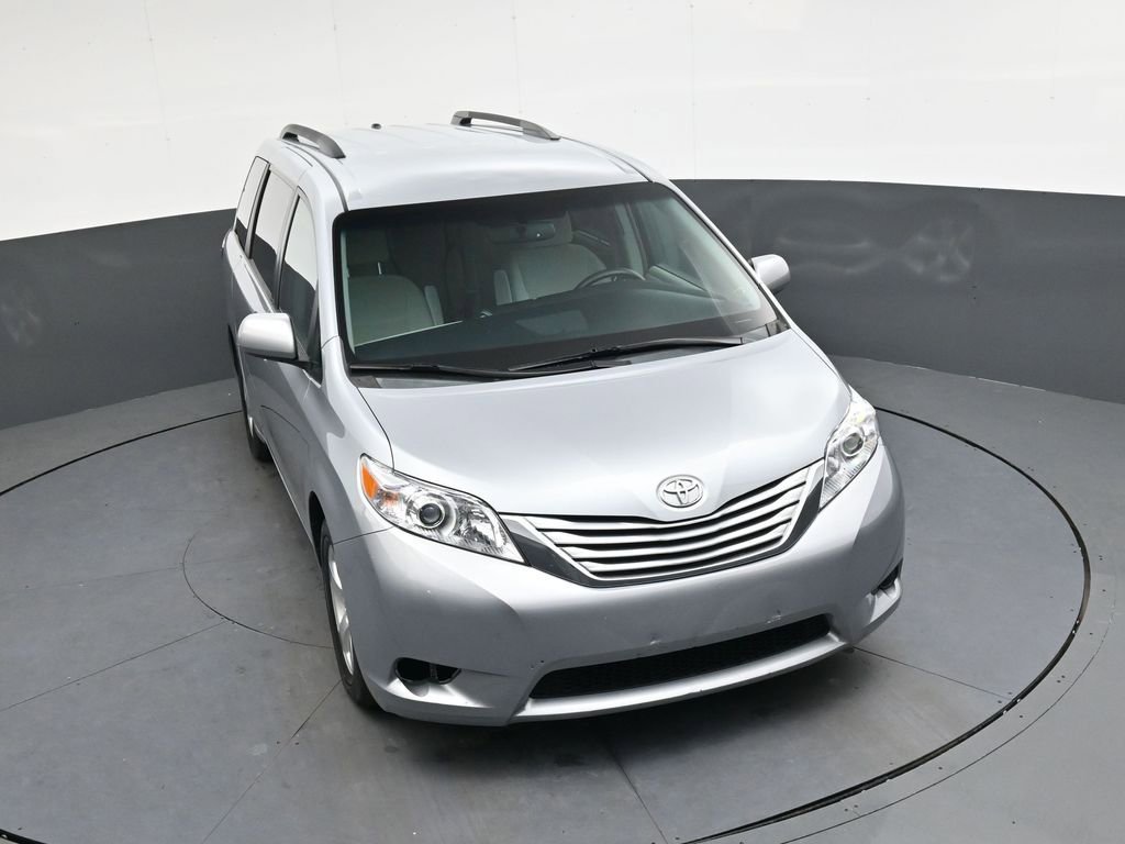 Used 2015 Toyota Sienna LE image 26