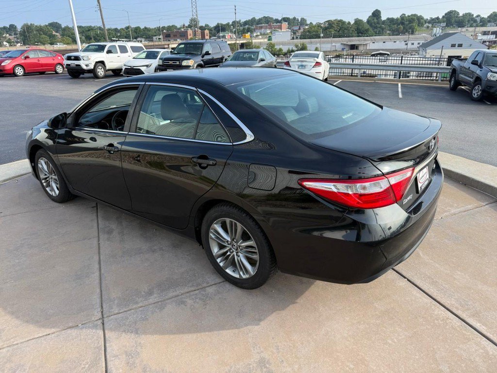 Used 2016 Toyota Camry SE FWD image 8