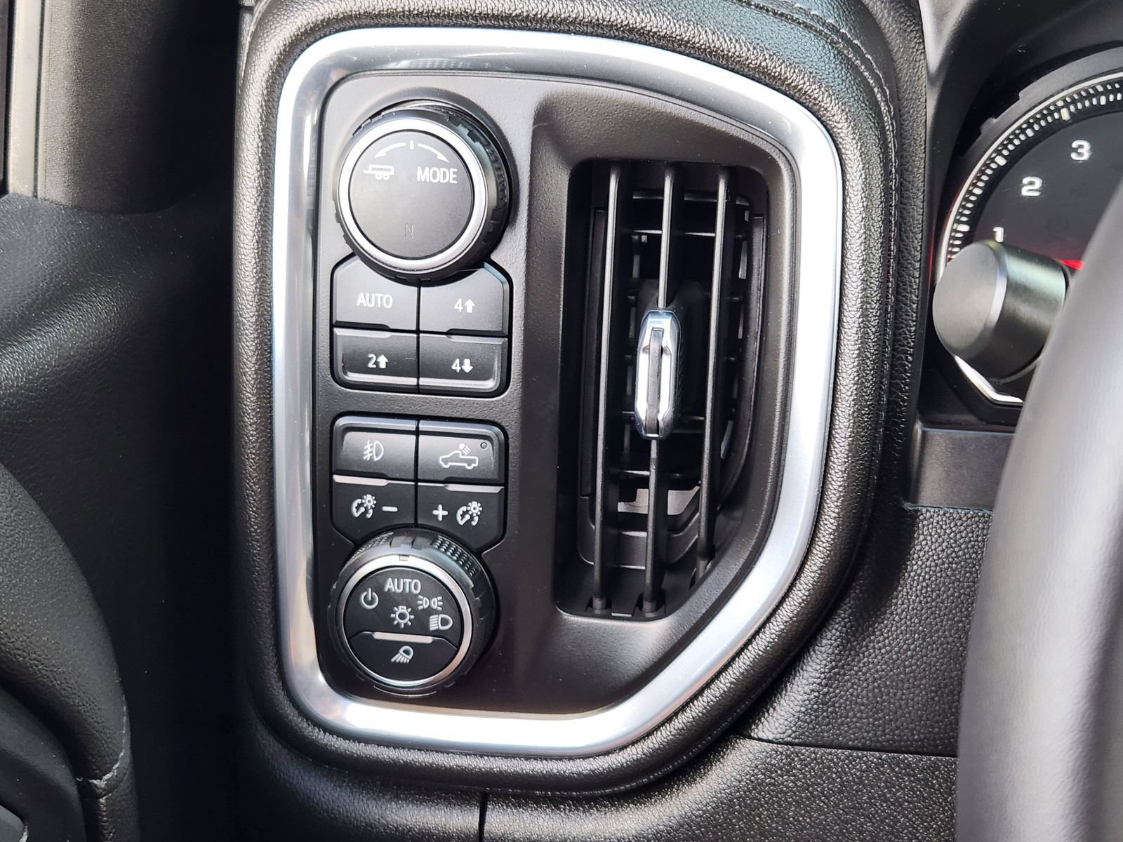 Used 2022 Chevrolet Silverado 1500 RST w/ Safety Package AWD/4WD image 25