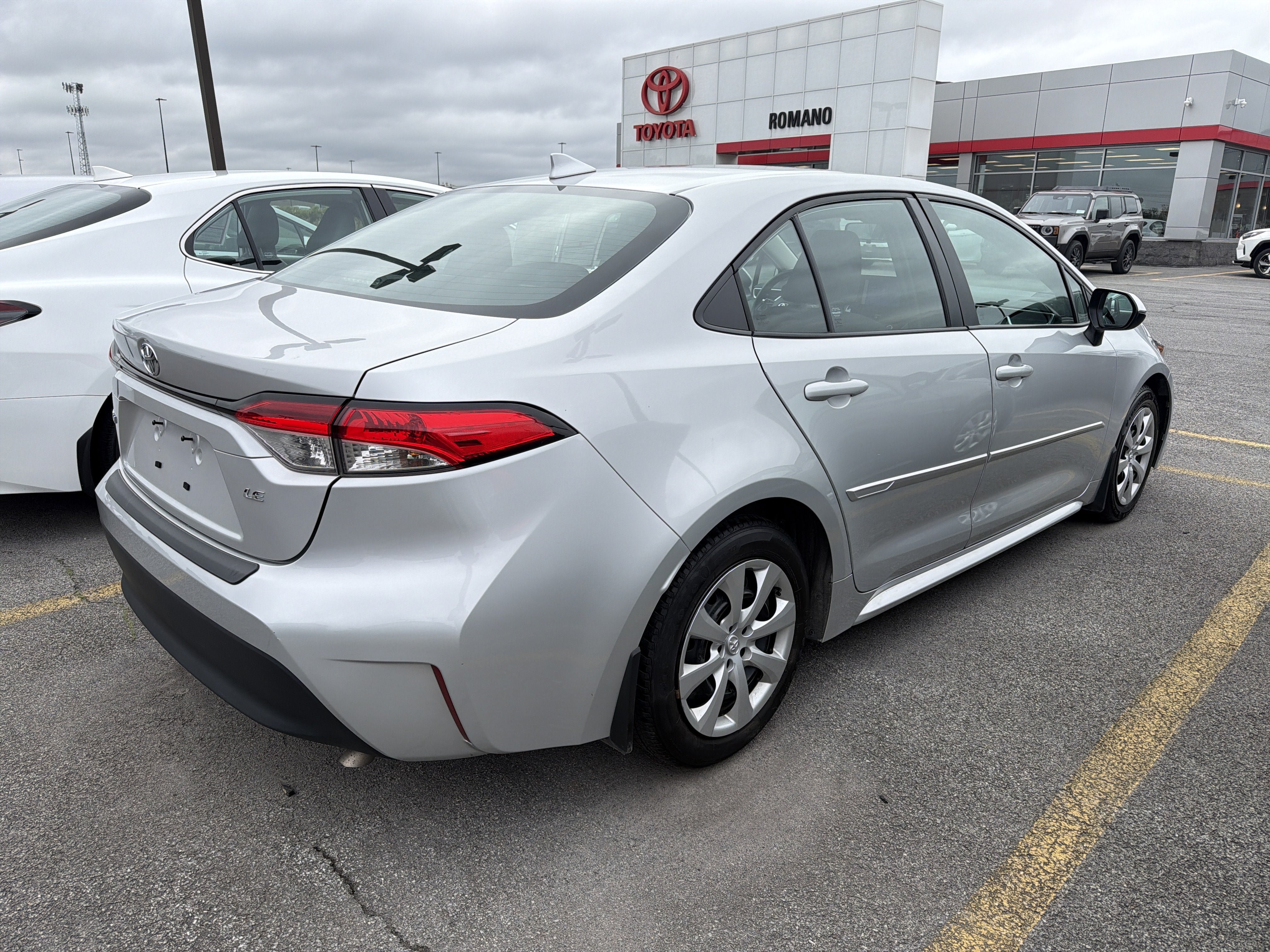 Used 2024 Toyota Corolla LE FWD image 7