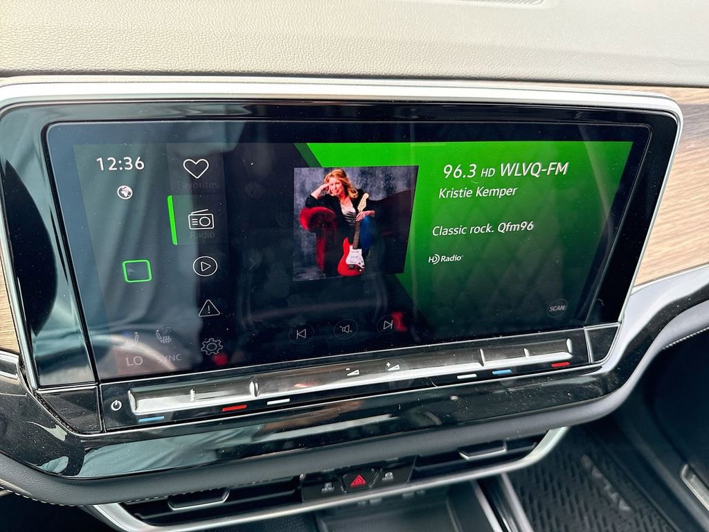 Used 2024 Volkswagen Atlas SEL Premium R-Line image 16