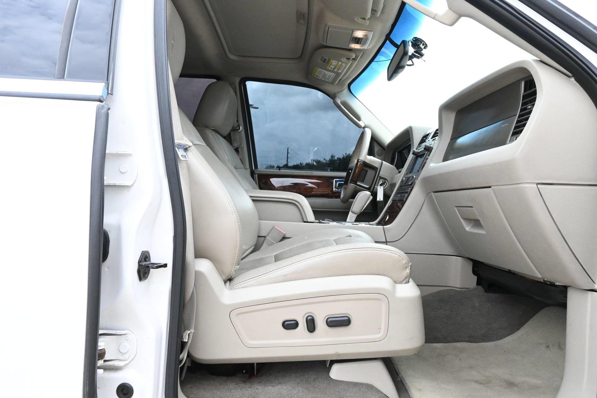 Used 2013 Lincoln Navigator 2WD w/ HD Trailer Tow Pkg image 26