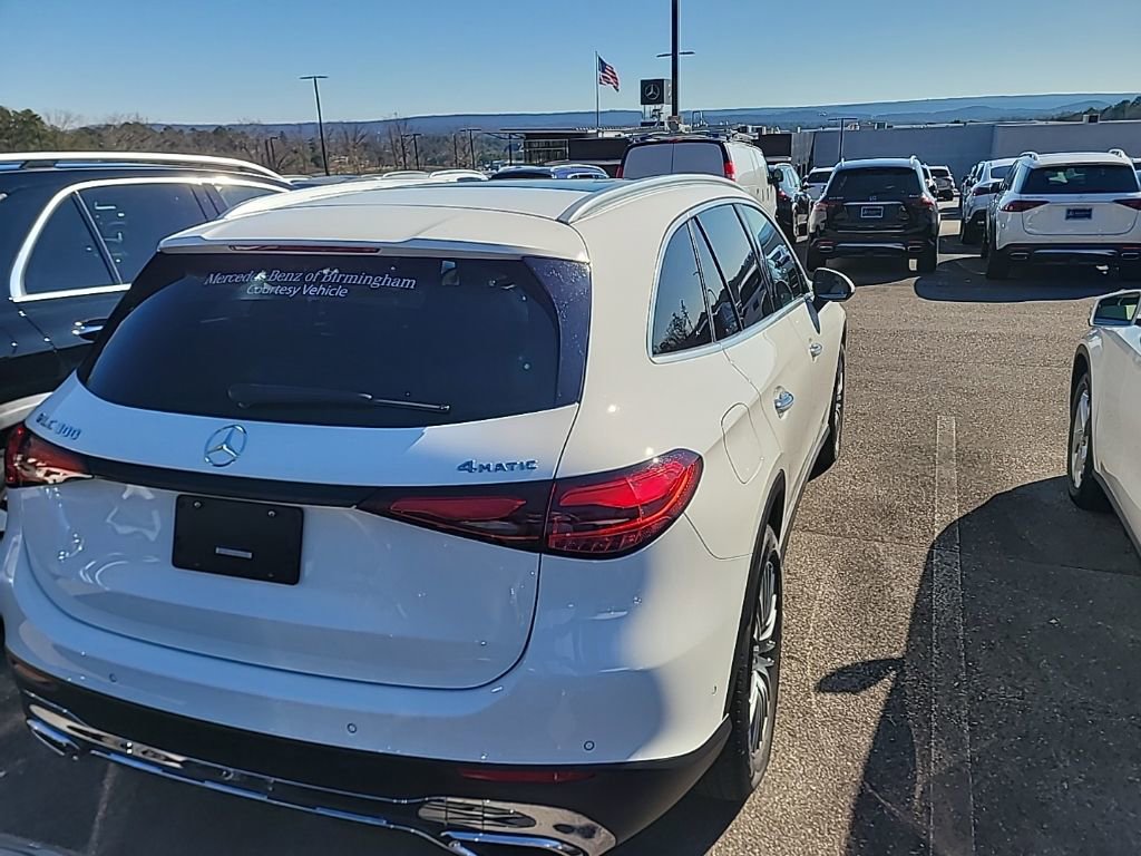 Used 2025 Mercedes-Benz GLC 300 4MATIC image 9