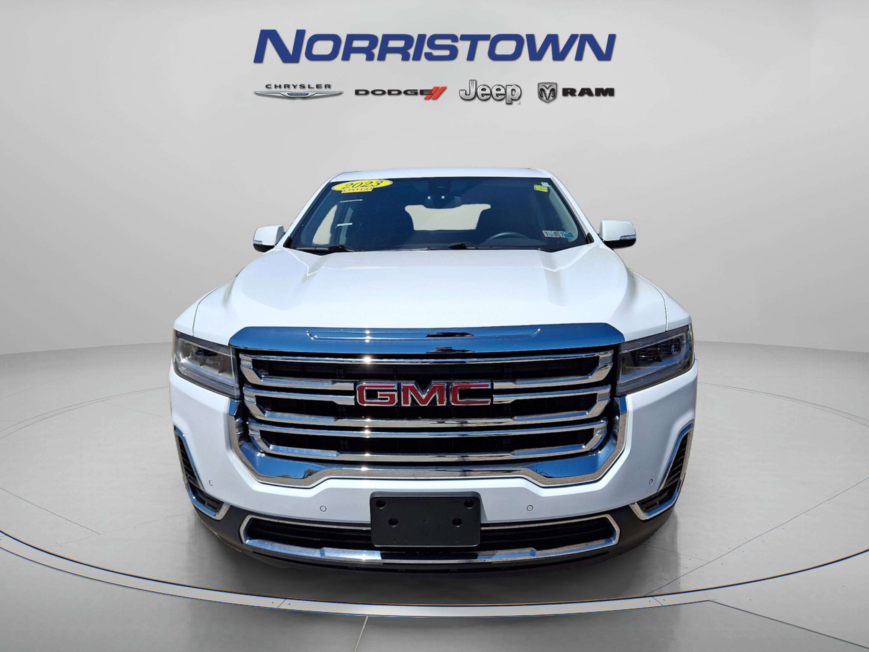 Used 2023 GMC Acadia SLE FWD image 2