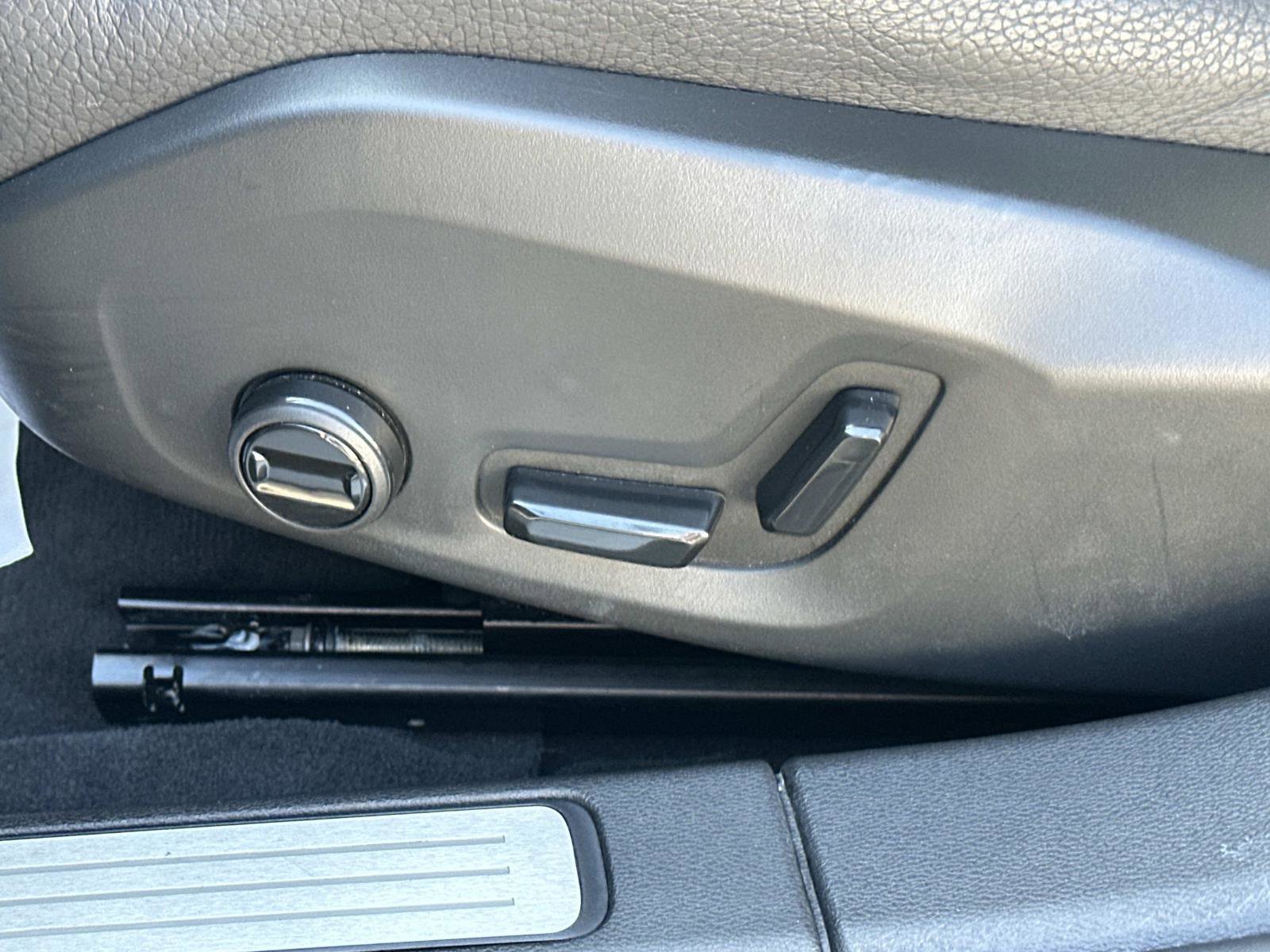 Certified 2025 Volvo V60 B5 Cross Country Plus image 18