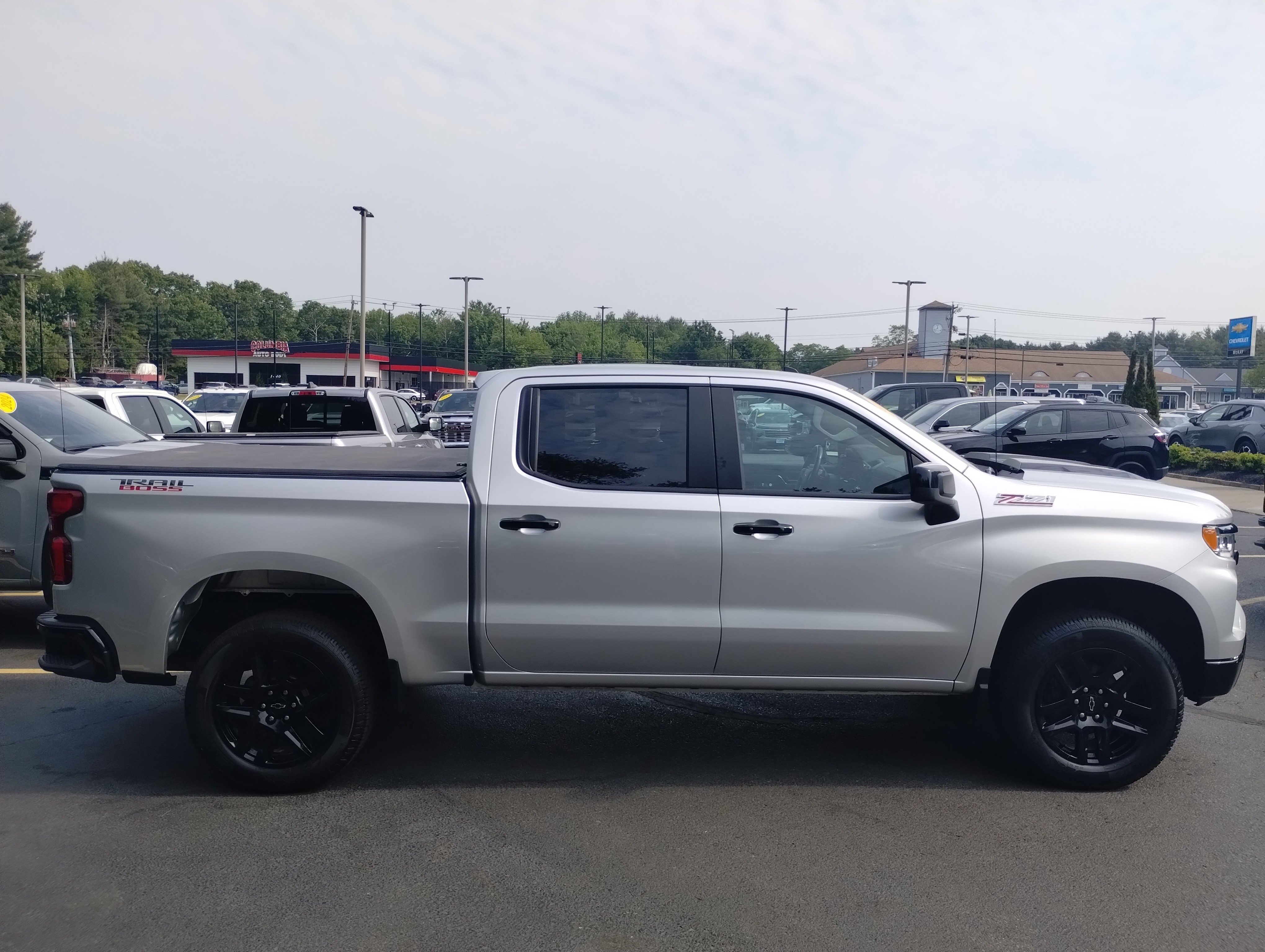 Used 2022 Chevrolet Silverado 1500 LT Trail Boss image 2