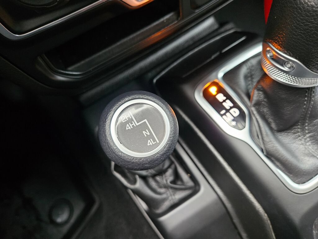 Used 2022 Jeep Wrangler Unlimited Sport AWD/4WD image 29
