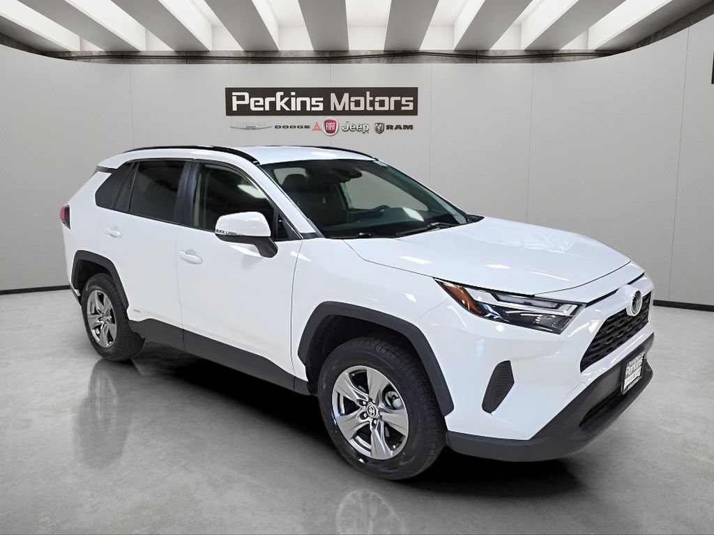 Used 2025 Toyota RAV4 LE AWD/4WD image 8