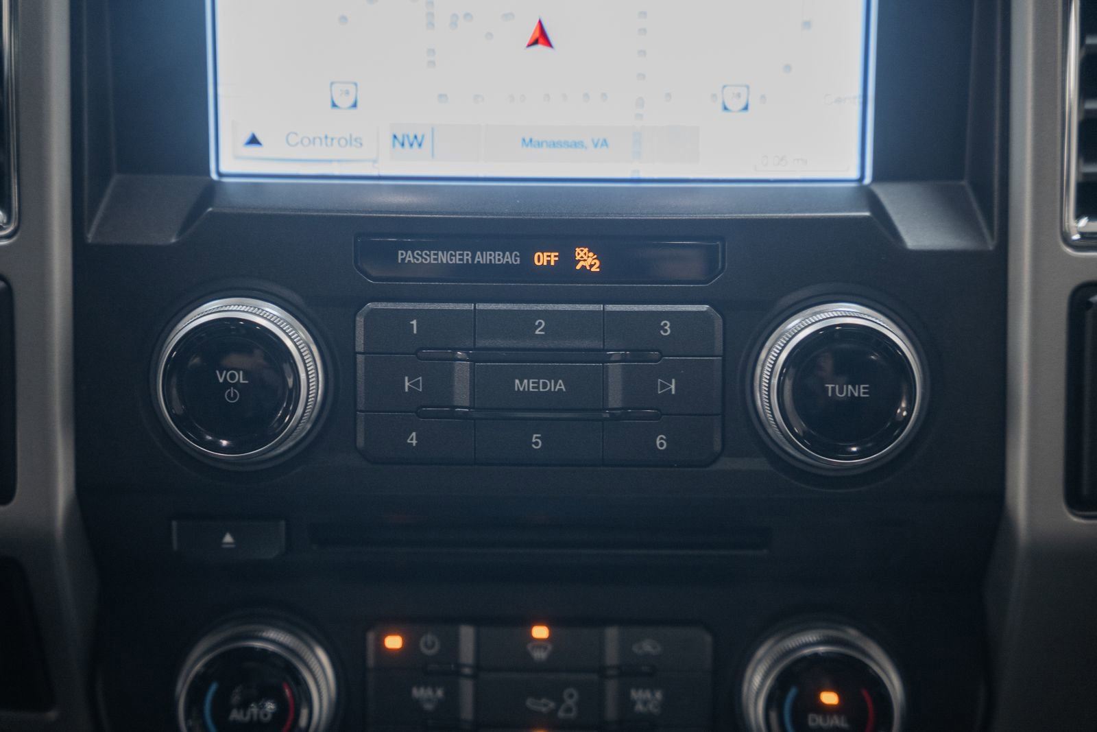 Used 2017 Ford F150 Lariat w/ Equipment Group 502A Luxury image 30