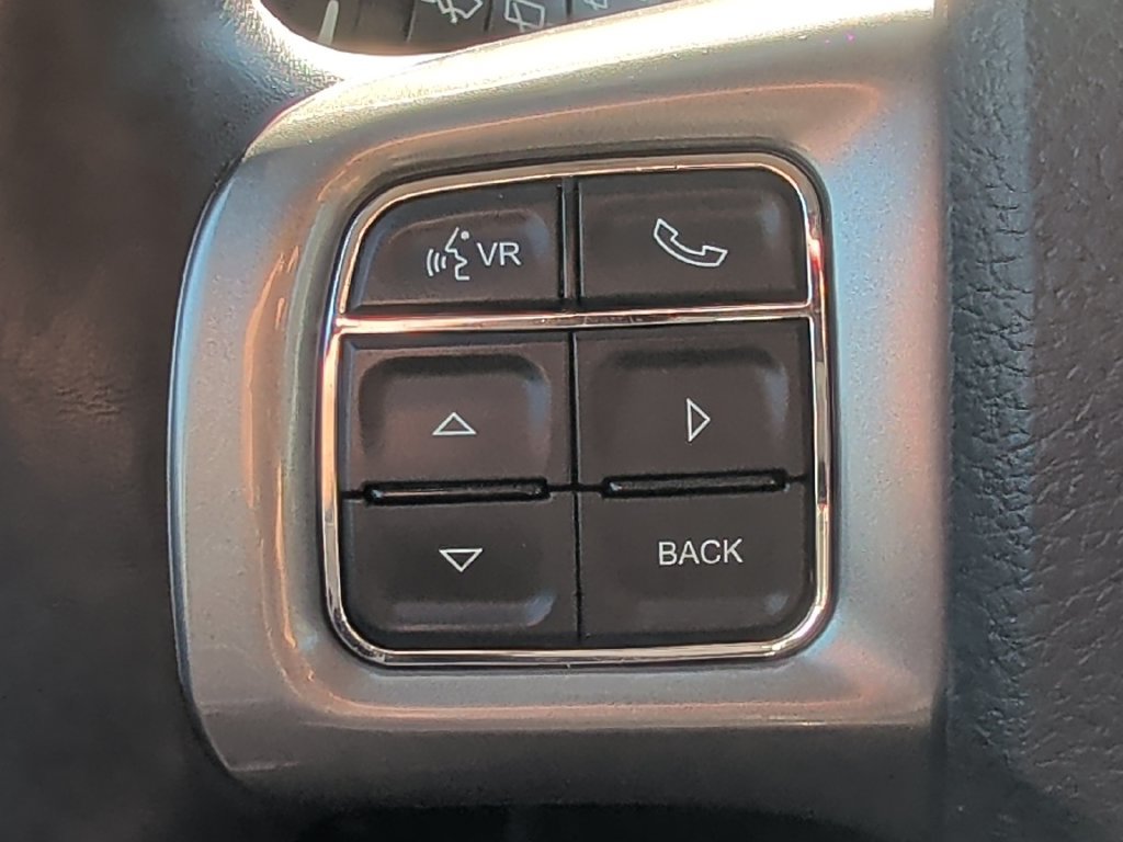 Used 2018 Dodge Journey Crossroad w/ Nav & Sun Group AWD/4WD image 12